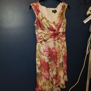 Adrianna papell sz 8p beautiful flowered dress